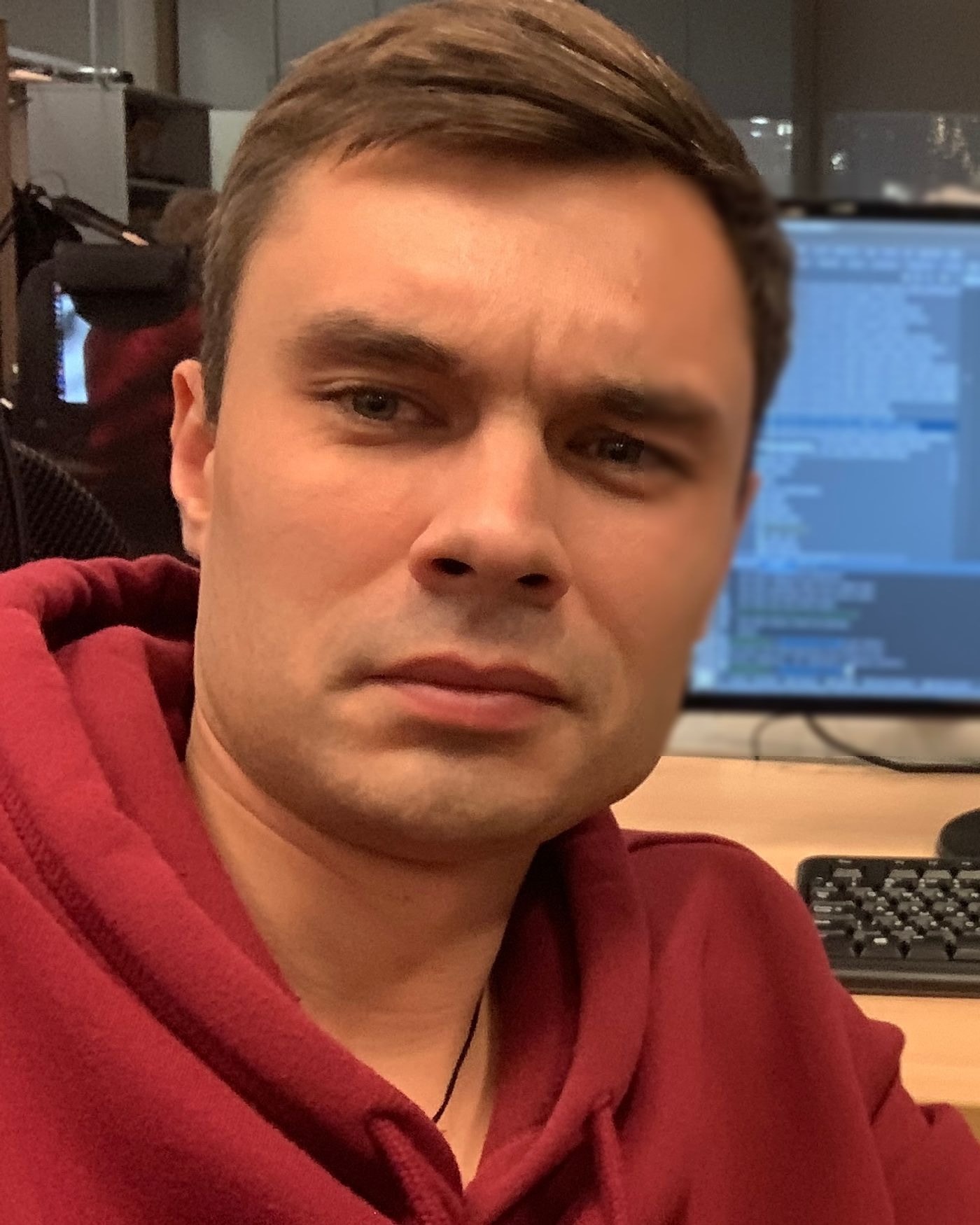 Сергей Вокин за рабочим местом